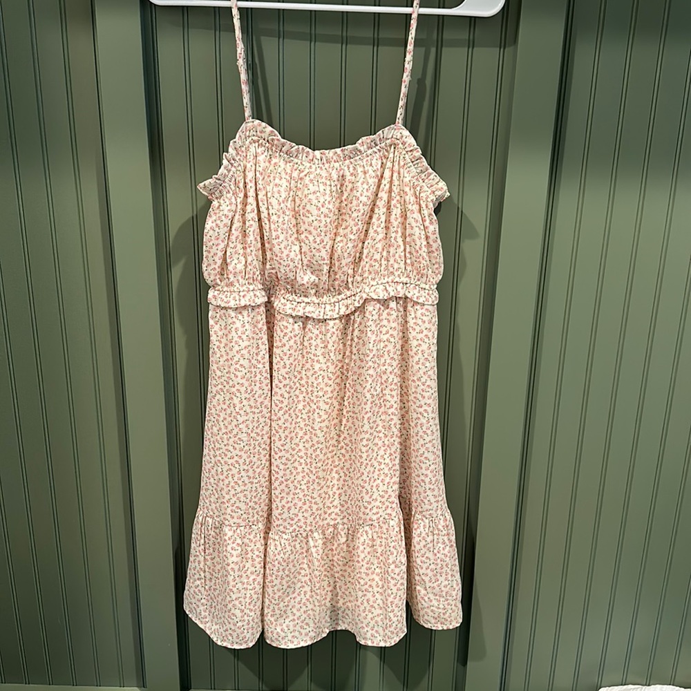 The perfect summer floral dress!